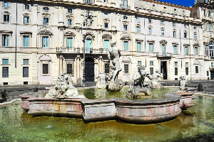 Piazza_Navona-Fontana del_Moro (7)