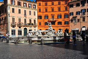 Piazza_Navona-Fontana del_Nettuno (4)