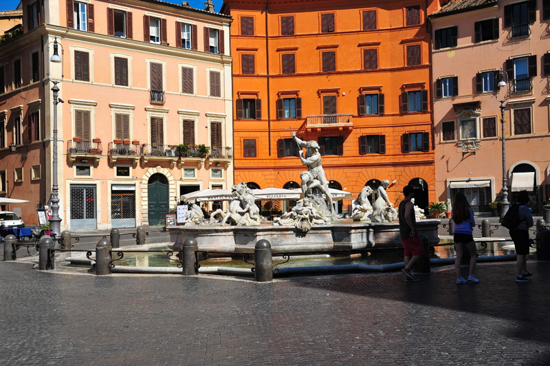 Piazza_Navona-Fontana del_Nettuno (4)