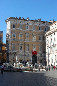 Piazza_Navona-Retro_Palazzo_Braschi