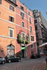 Piazza_del_Paradiso-Palazzo_al_n_18