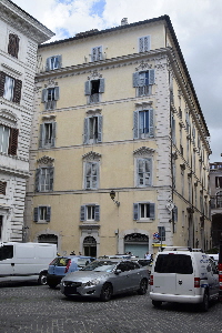 Piazza_dello_Orologio-Palazzo_al_n_14