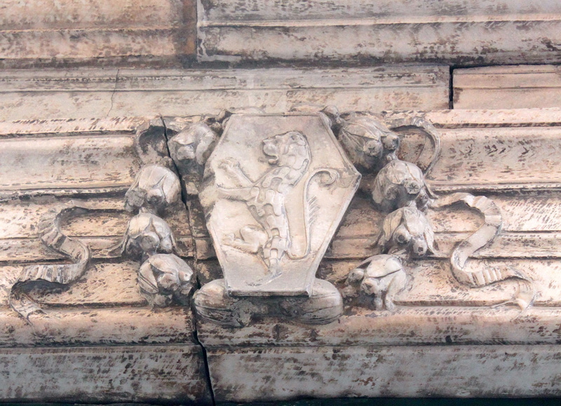 Via_dei_Leutari-Palazzo_al_n_23-Stemma