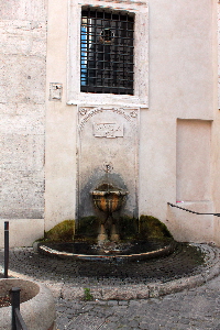 Via_della_Posta_Vecchia-Fontana_al_n_4