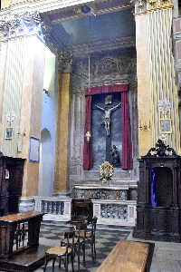 Piazza_S_Pantaleo-Chiesa_omonima-Cappella_del_Crocifisso