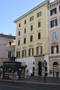 Piazza_Tor_Sanguigna-Palazzo_al_n_16