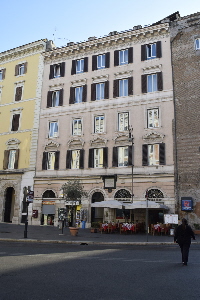 Piazza_Tor_Sanguigna-Palazzo_al_n_20