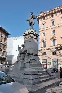 Piazza_di_S_Pantaleo-Monumento_a_Minghetti