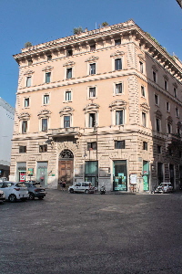 Piazza_di_S_Pantaleo-Palazzo_Russo_al_n_3
