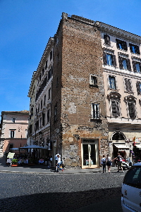 Piazza_di_Tor_Sanguigna-Torre_omonima