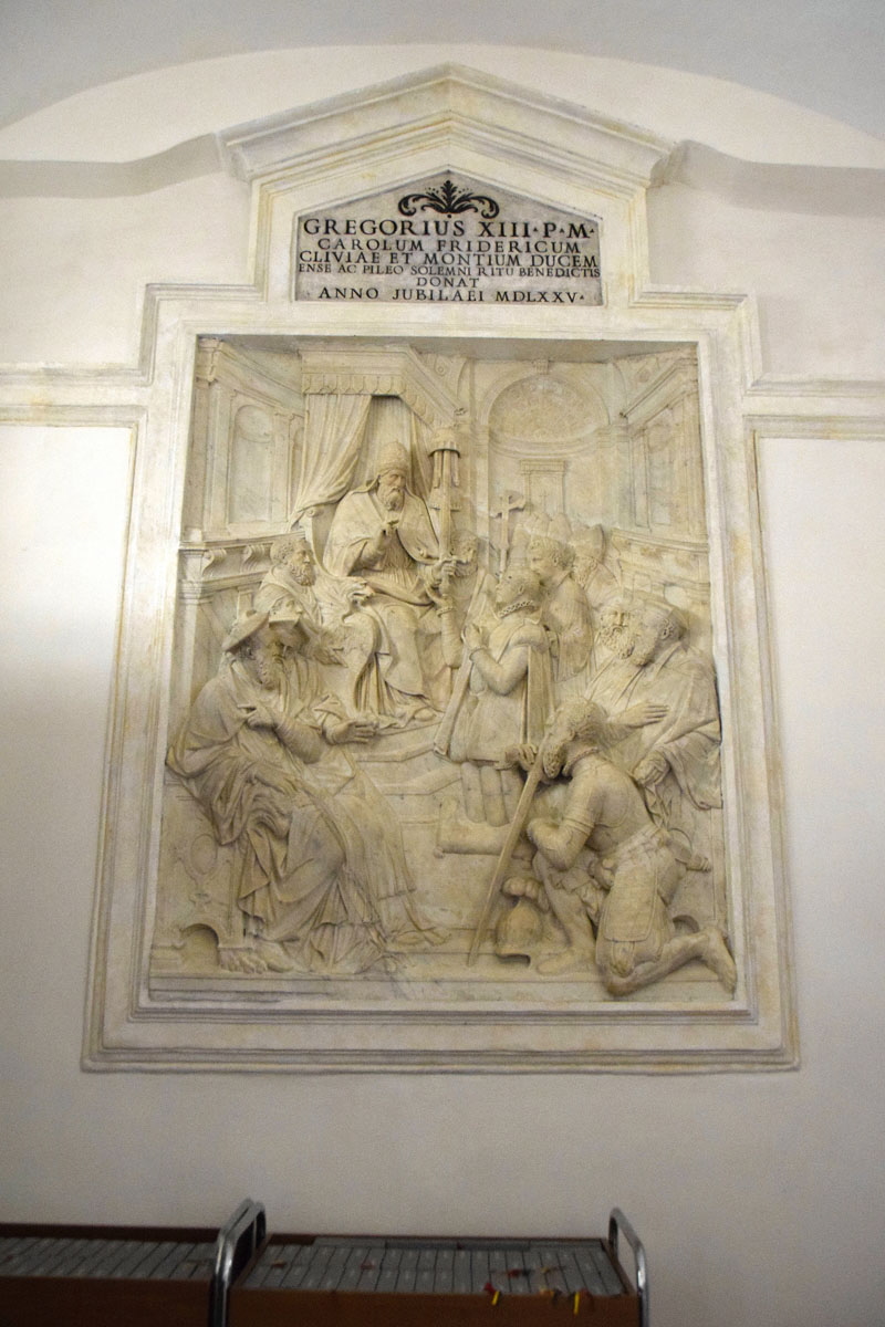 Via_di_S_Maria_dell_Anima-Chiesa_omonima-Bassorilievo_Gregorio_XIII-1575