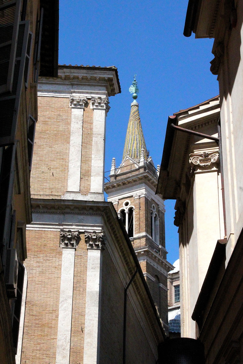 Via_di_S_Maria_dell_Anima-Chiesa_omonima-Campanile