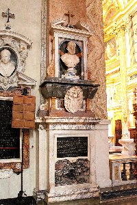 Via_di_S_Maria_dell_Anima-Chiesa_omonima-Monumento_a_Egon_Furstenberg-1586 (2)