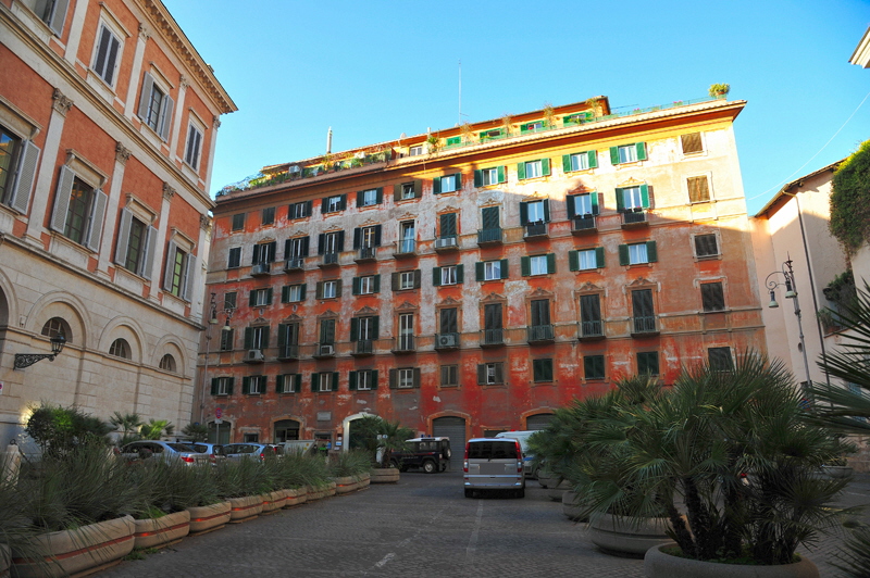 Piazza_Grazioli-Palazzo_Altieri-Fianco