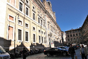 Piazza_del_Collegio_Romano-Il_Collegio_omonimo (2)