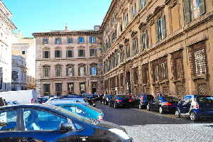 Piazza_del_Collegio_Romano-Palazzo_Doria