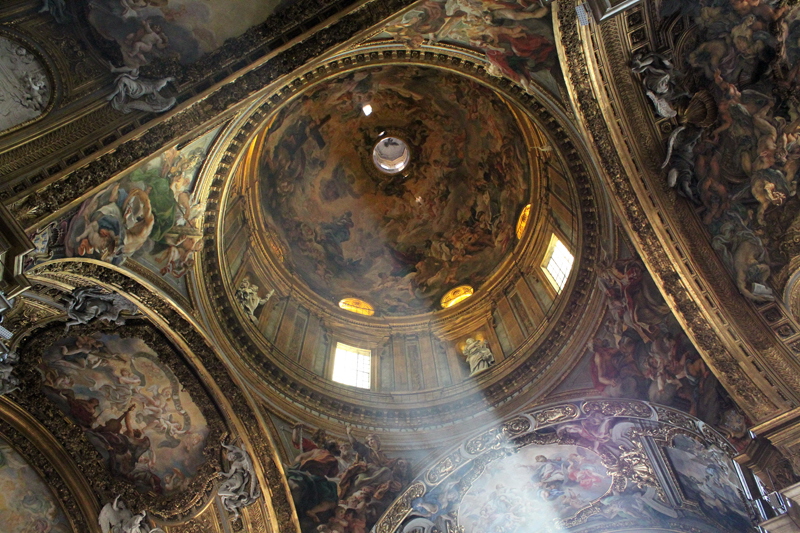 Piazza_del_Gesu-Chiesa_omonima-Cupola (2)