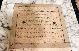 Piazza_del_Gesu-Chiesa_omonima-Lapide_di_Pietro_Linari-1681