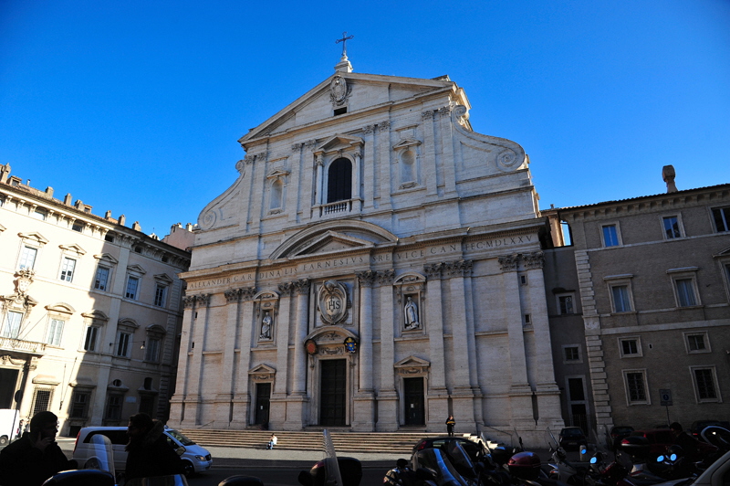 Piazza_del_Gesu-Chiesa_omonima