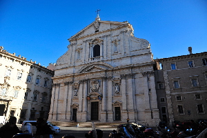 Piazza_del_Gesu-Chiesa_omonima