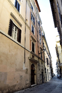 Via_del_Gesu-Palazzo_al_n_82_01