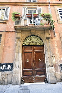 Via_del_Gesu-Palazzo_al_n_89-Portone_01