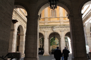 Via_delle_Botteghe_Oscure-Palazzo_Caetani_al_n_32-Cortile (3)