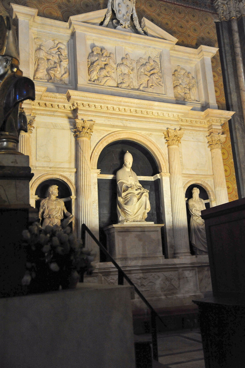 Piazza_della_Minerva-Chiesa_di_S_Maria_sopra_Minerva-Tomba_di_Leone_X-1521