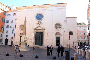 Piazza_della_Minerva-Chiesa_di_S_Maria_sopra_Minerva (4)