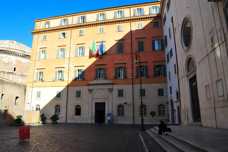 Piazza_della_Minerva-Collegio_pontificio_Americano_del_Sud