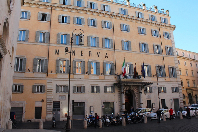 Piazza_della_Minerva-Palazzo_Fonseca-Hotel_Minerva (2)