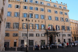 Piazza_della_Minerva-Palazzo_Fonseca-Hotel_Minerva (2)