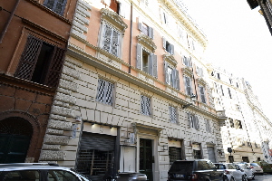 Via_del_Pie_di_Marmo-Palazzo_al_n_18 (2)