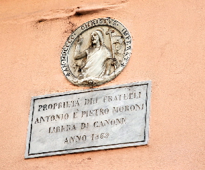 Via_della_Palombella-Edicola_e_Targa_di_proprieta_al_n_41