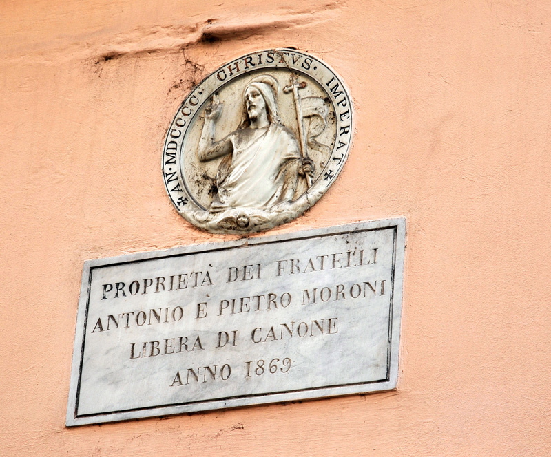 Via_della_Palombella-Edicola_e_Targa_di_proprieta_al_n_41