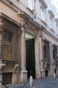 Via_della_Pigna-Palazzo_Maffei-Marescotti-XVI_sec-al_n_13a (2)