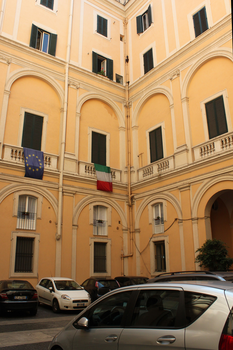 Via_di_S_Nicola_dei_Cesarini-Palazzo_Nobili-Vitelleschi_al_n_3-Cortile