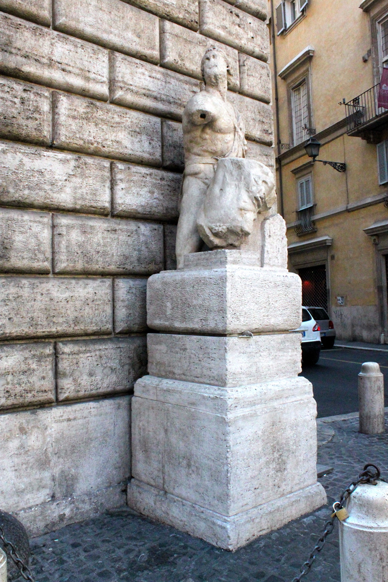 Piazza_Pasquino-Statua_di_Pasquino (8)
