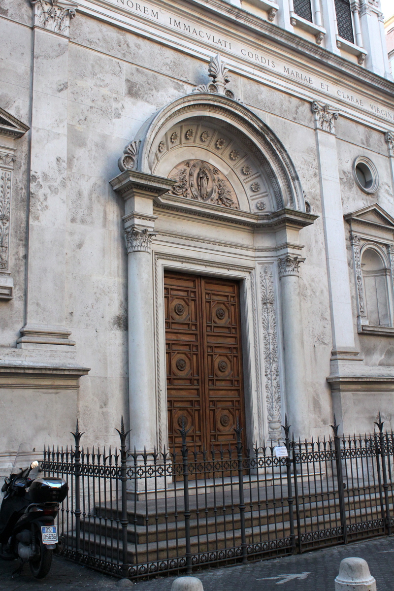 Piazza_di_S_Chiara-Chiesa_omonima-Ingresso