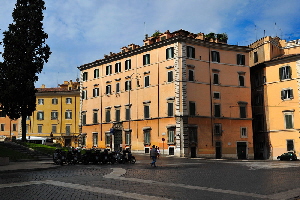 Piazza_di_San_Marco-Palazzo_Muti (2)