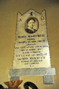 Via_S_Stefano_del_Cacco-Chiesa_omonima-Lapide_di_Maria_Magistrelli-1869