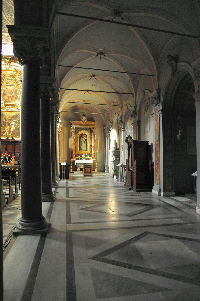 Via_S_Stefano_del_Cacco-Chiesa_omonima-Navata_Destra