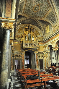 Via_S_Stefano_del_Cacco-Chiesa_omonima-Organo