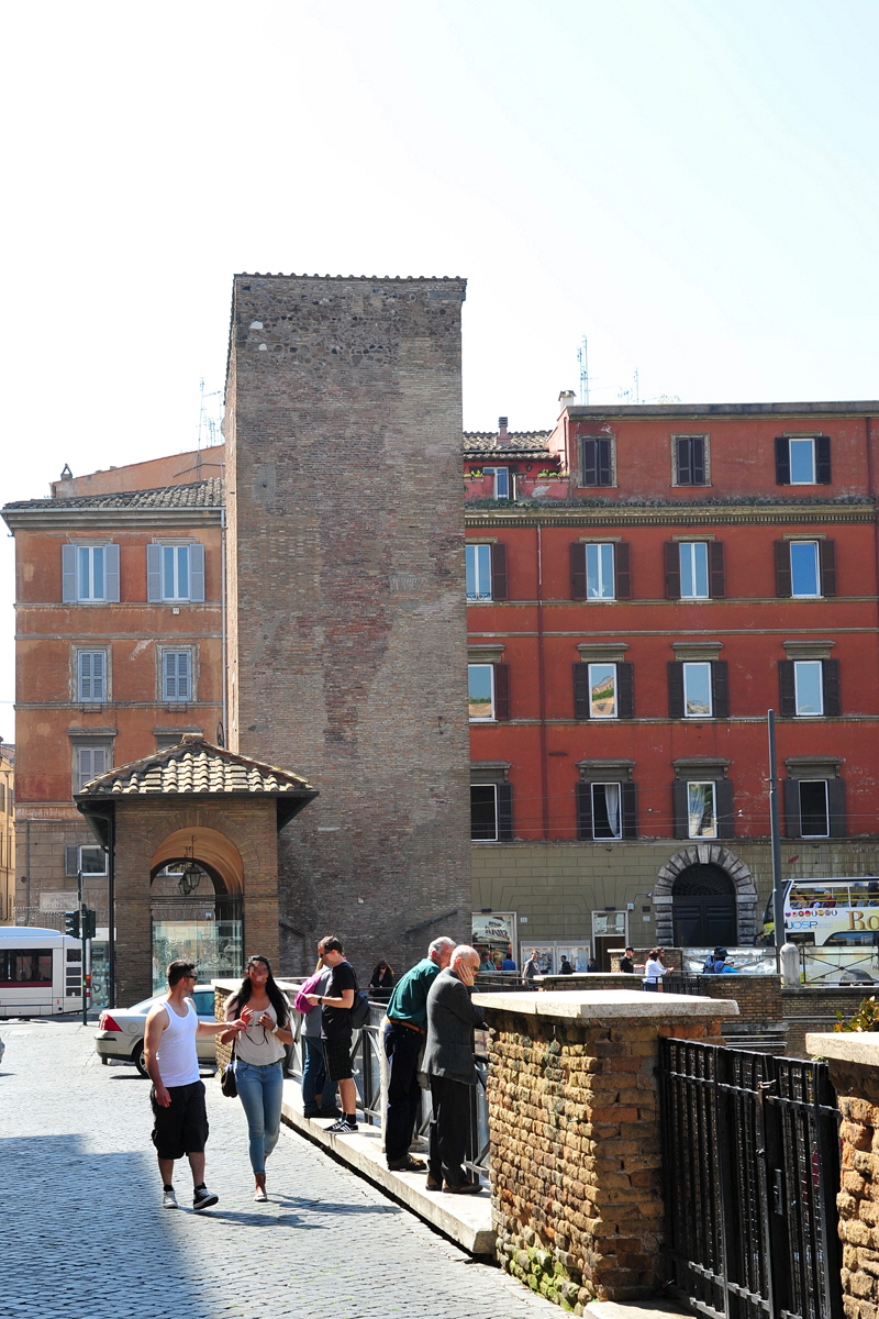 Via_di_S_Nicola_dei_Cesarini-Torre_del_Papito