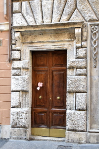 Via_dei_Banchi_Vecchi-Palazzo_al_n_22-Portone