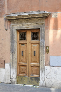 Via_dei_Banchi_Vecchi-Palazzo_al_n_46-Portone