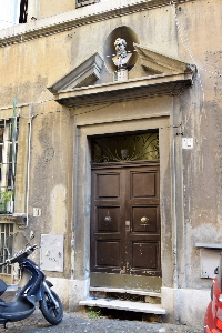 Via_dei_Bresciani-Palazzo_al_n_12-Portone