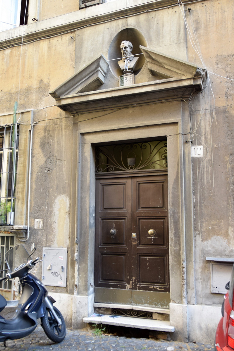 Via_dei_Bresciani-Palazzo_al_n_12-Portone