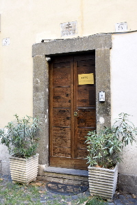 Via_dei_Bresciani-Palazzo_al_n_8-Portone_al_n_6