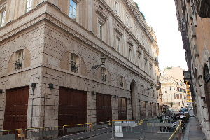 Via_del_Banco_di_S_Spirito-Palazzo_Alberini_al_n_12 (2)
